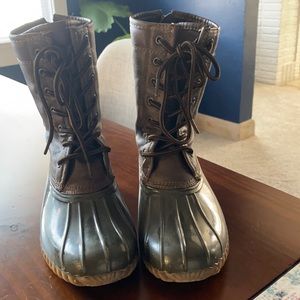 🦆Madden Girl Flurryy Duck Boots